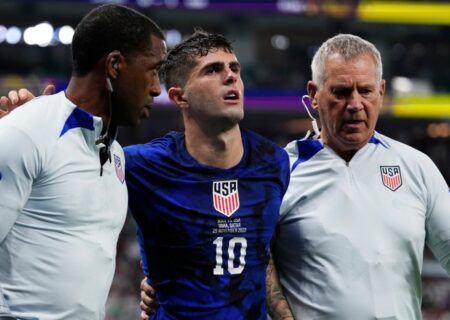 Pulisic از USMNT در نیمه دوم مقابل ایران با آسیب لگن خارج شد