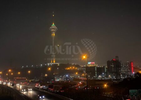 آلودگی شدید هوای تهران در نمای شب برج میلاد