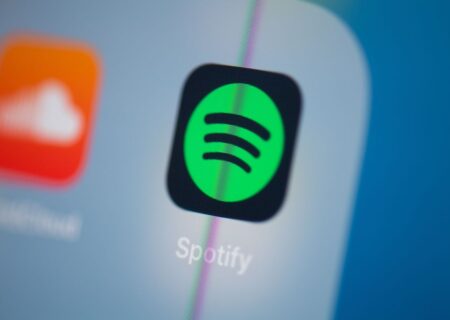 Spotify در حال پایان دادن به تولید چندین برنامه صوتی زنده خود است