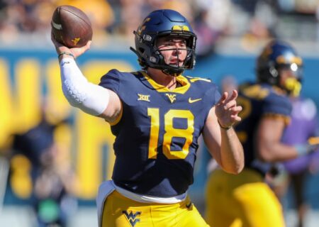 گزارش: WVU QB JT Daniels به دنبال انتقال به برنامه چهارم