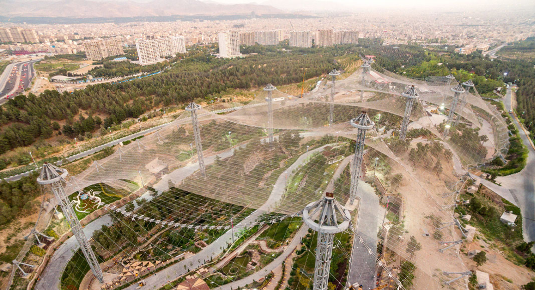 Experimente un día tranquilo en el jardín de aves de Teherán