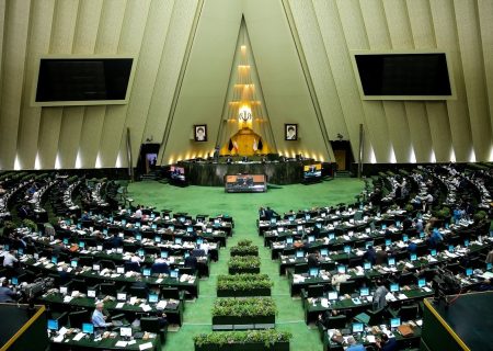 مجلسی با دو بام!