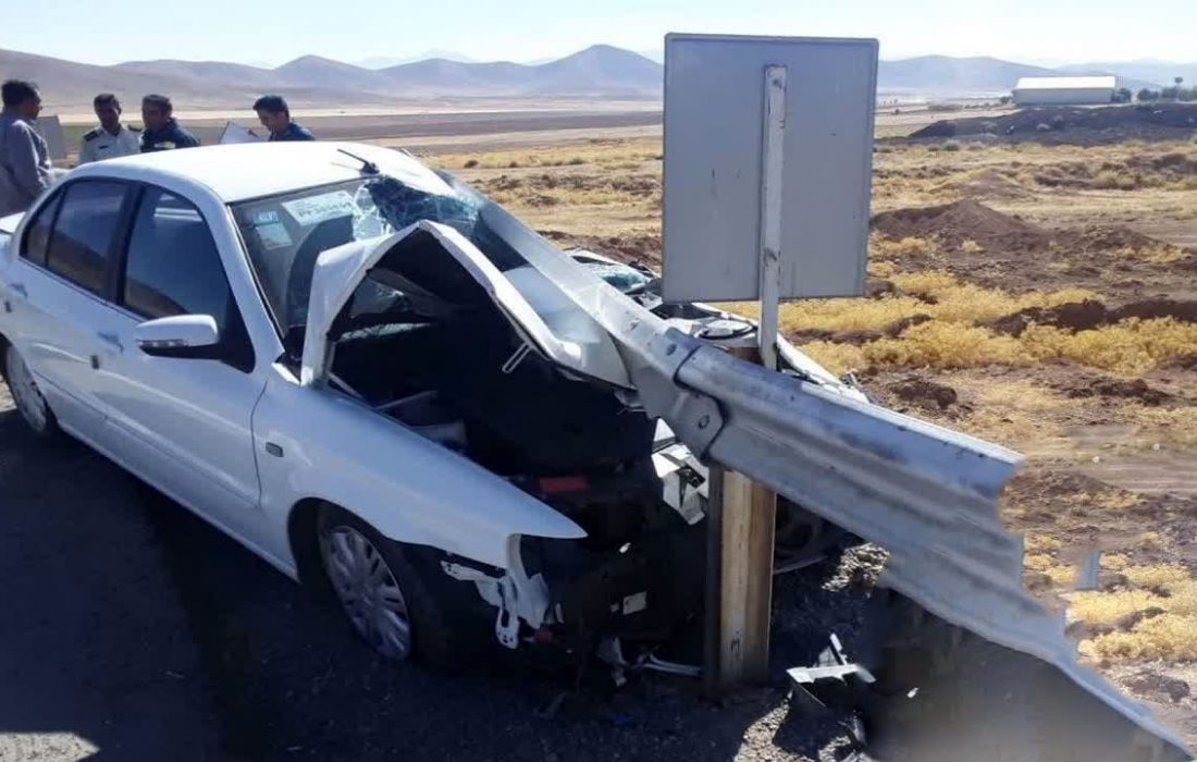 نجات معجزه آسای جان راننده بعد از برخورد با گاردریل