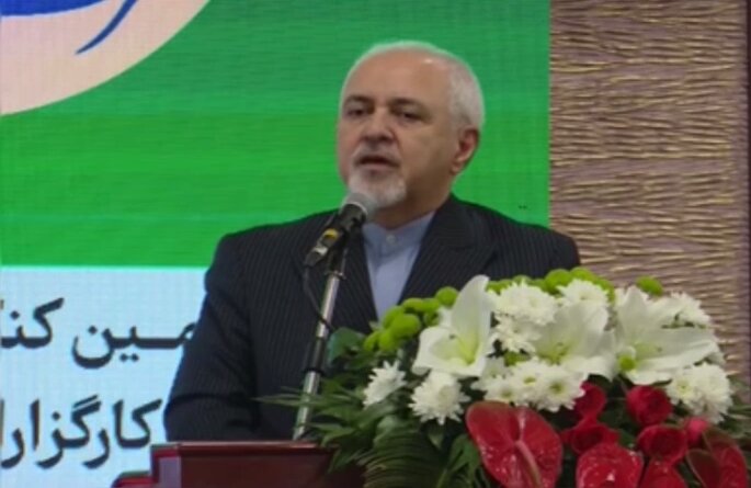 Zarif: El poder militar es un principio importante, pero el poder principal de un país se basa en la legitimidad que la gente le da al gobierno.