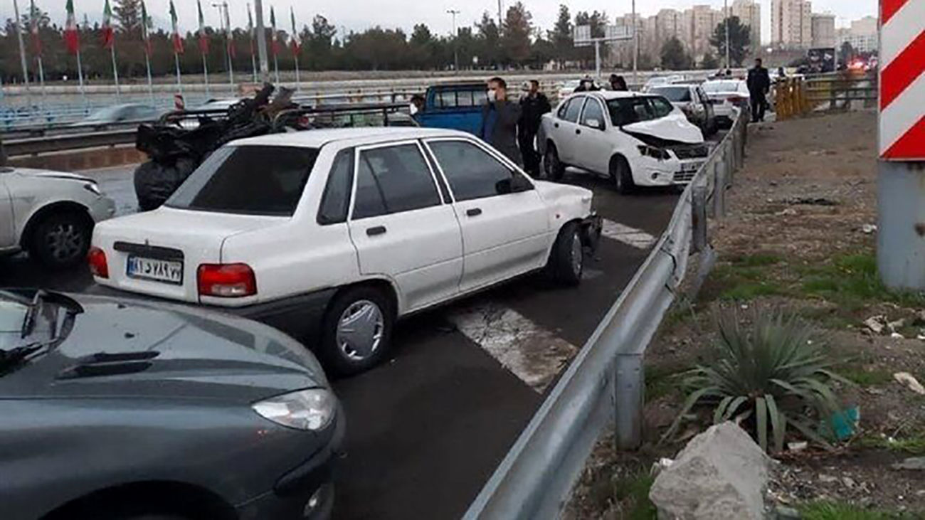 تصادف خودرو با دو کارگر/ صحنه تلخ در مشهد