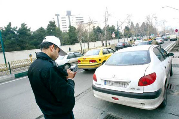 جریمه روزانه 800 خودرو در خیابانی در تهران