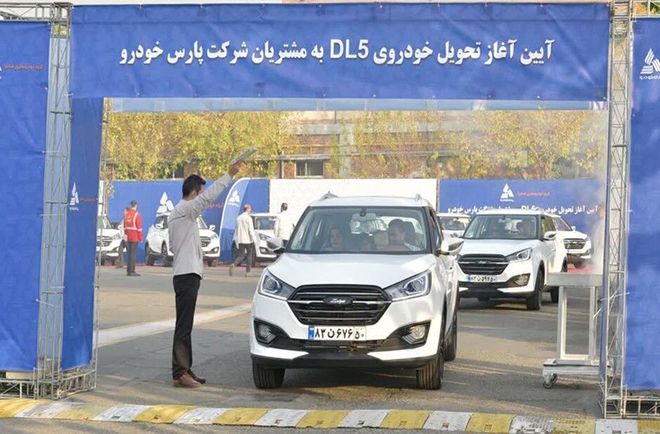 اولین سری خودروهای کراس اوور DL5 پارس خودرو به مشتریان تحویل داده شد