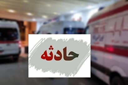 واژگونی و آتش گرفتن «ون» در اتوبان کاشان