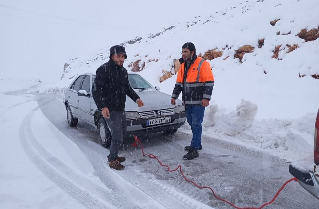 برف کولاک در گردنه چری و شاه منصوری کوهرنگ / شروع فعالیت مدارس با تاخیر