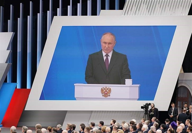 پوتین: غرب در حال نابودی سیستم مالی خود است