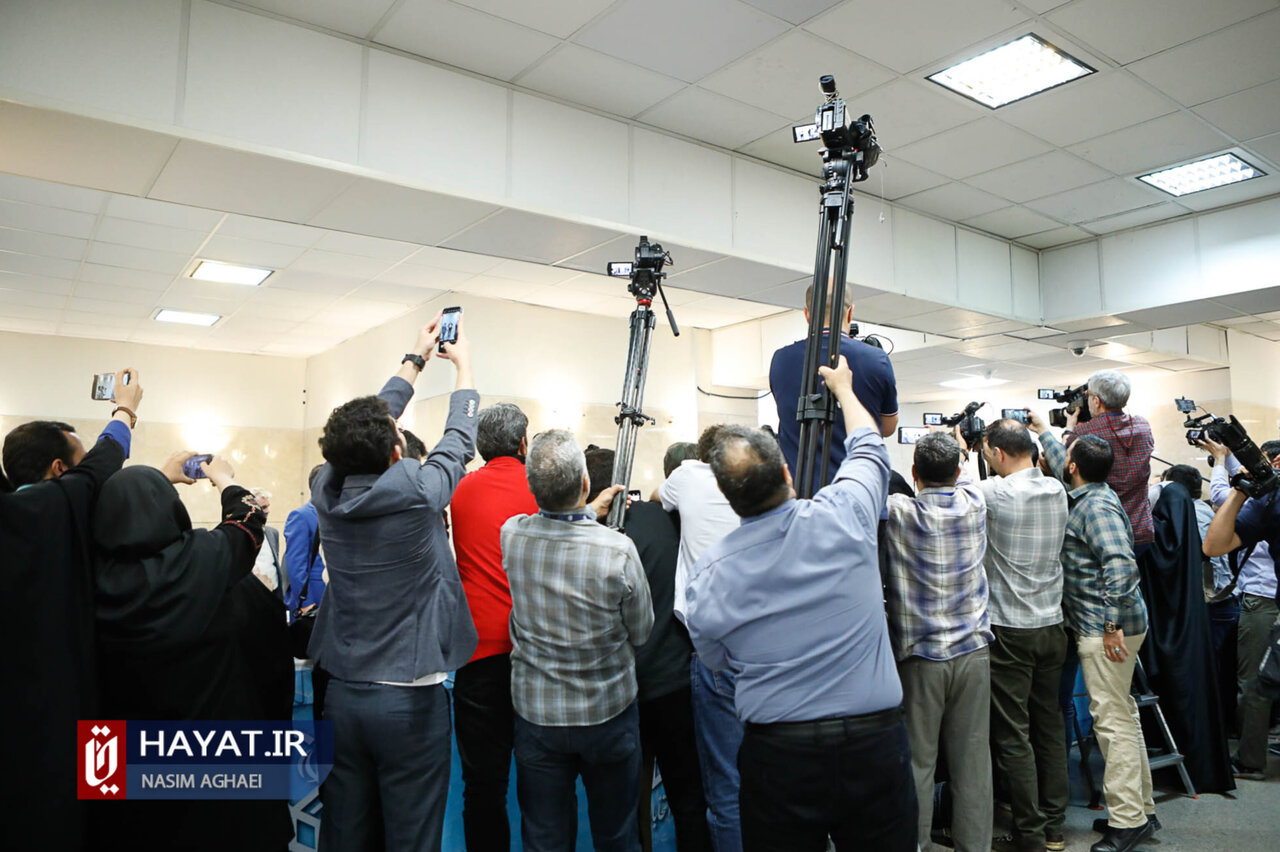 محمود احمدی نژاد کاندیدای ریاست جمهوری شد/ ثبت نام وزیر ارشاد، سخنگوی آمانا، 3 نماینده ادور و چهره ناشناس