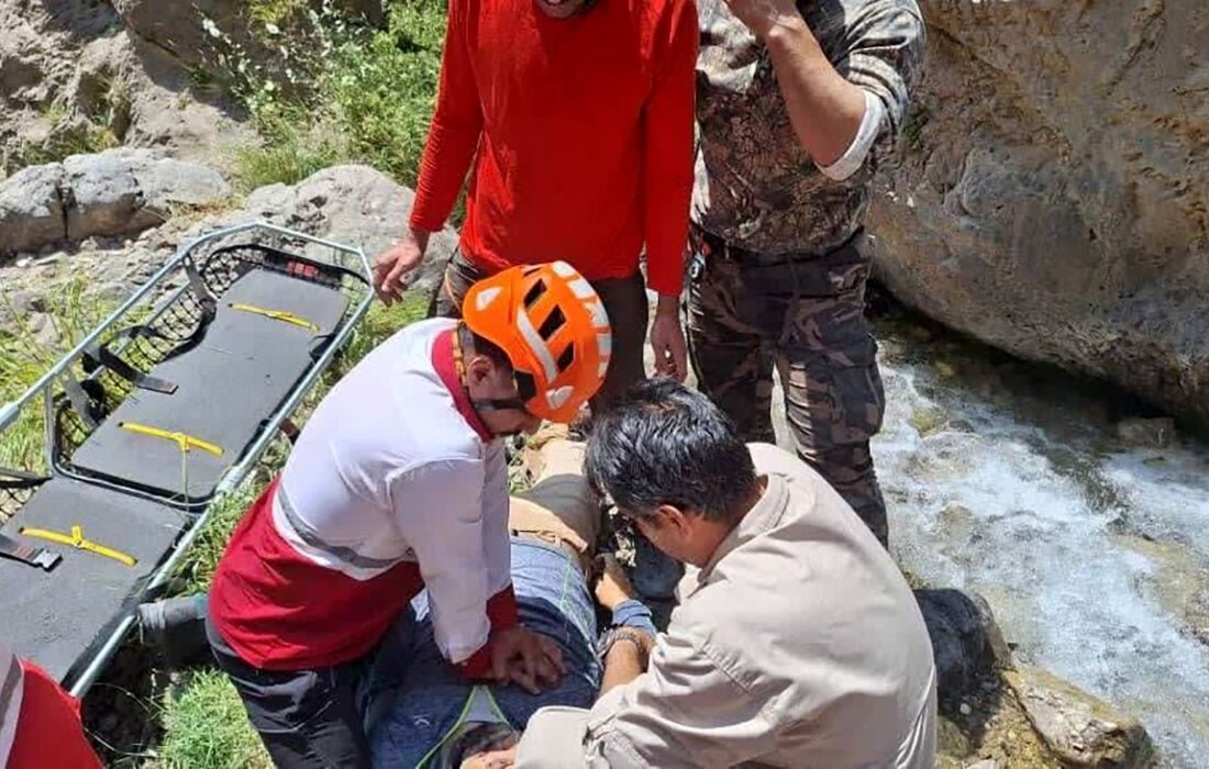 نجات معجزه آسای کوهنورد درکه