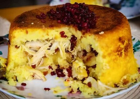 طرز تهیه مرغ زعفرانی در قابلمه • تصویر از مجله ویدا