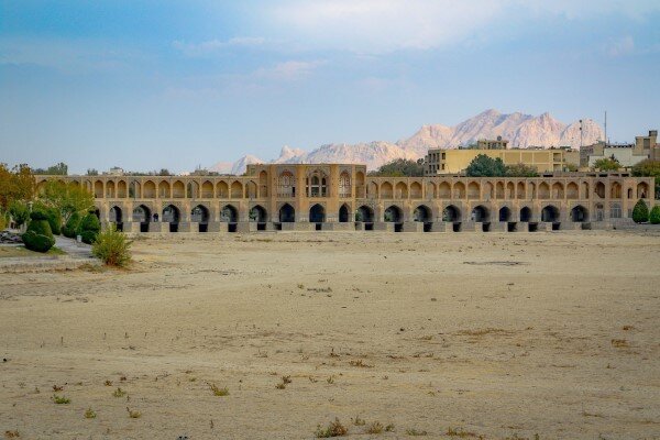 تأثیر سرزمین اصلی «زاینده رود» بر کاهش ورود گردشگران به اصفهان توسعه کمپین های تبلیغاتی ضروری است.