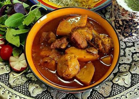 طرز تهیه خورش آلو مجلسی با چاشنی خوشمزه و خاص